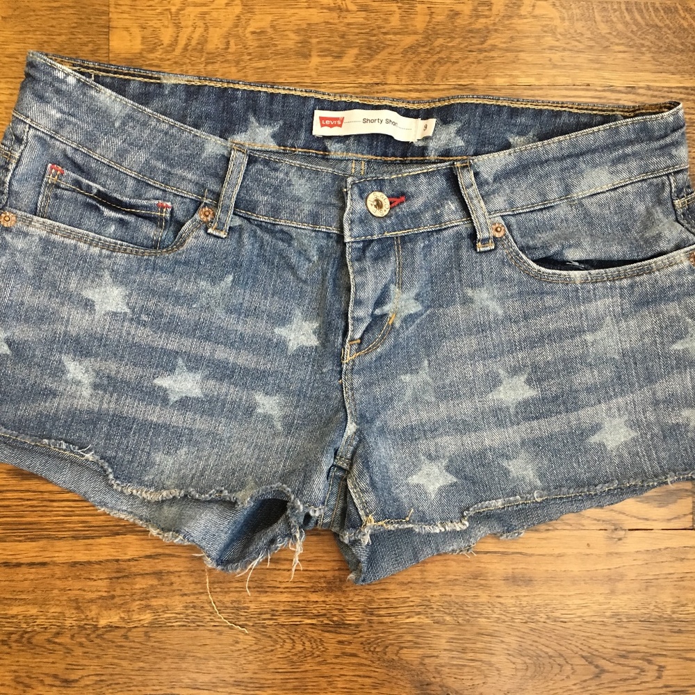 Levi's low rise Distressed Shorty Short Star Print Cut Offs